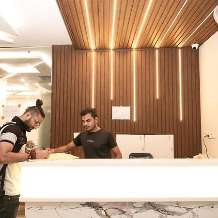 Holy Land Hotel Varanasi Exterior foto