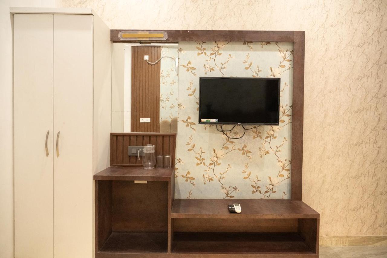 Holy Land Hotel Varanasi Exterior foto