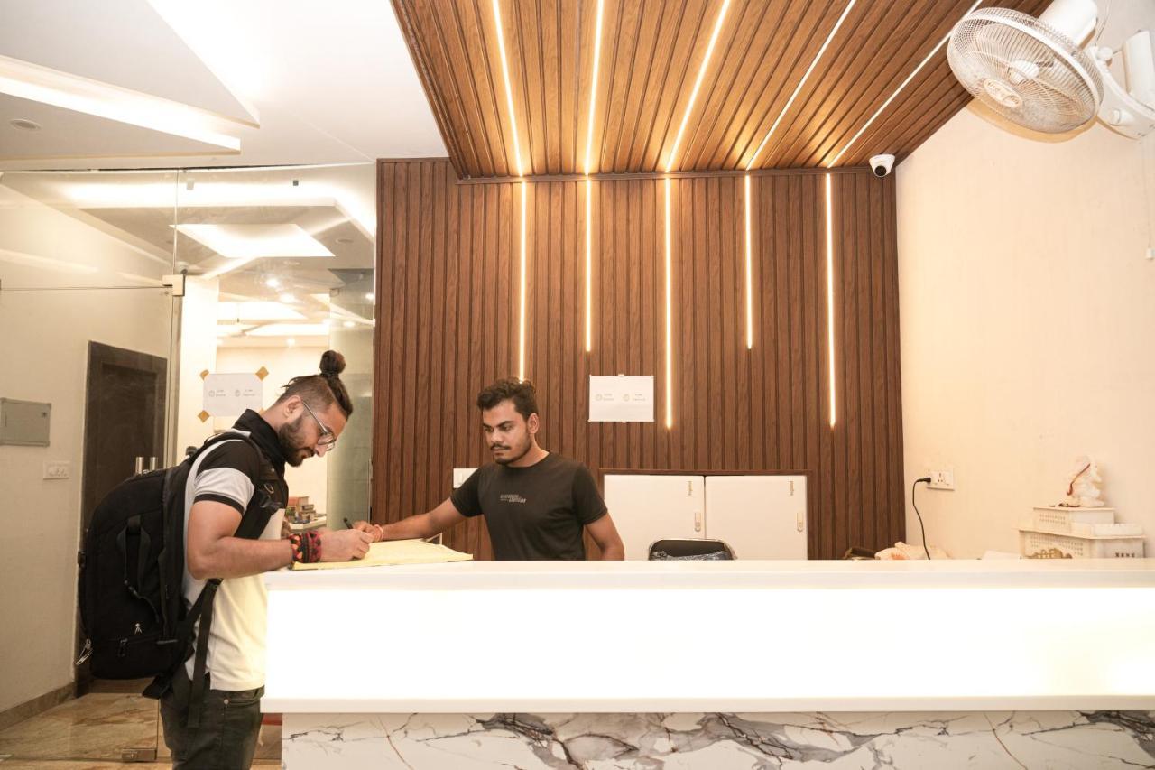 Holy Land Hotel Varanasi Exterior foto